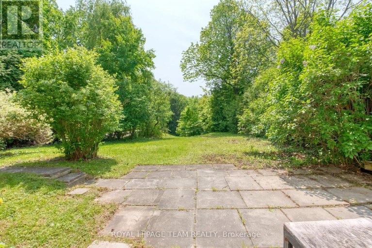 28412587/19-dayton-crescent/leslie-park/ottawa/ontario/K2H7N8_32