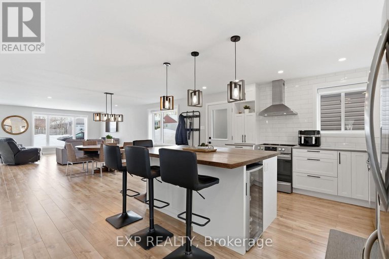 29381359/850-chapman-street/town-of-rockland/clarence-rockland/ontario/K4K1E6_13