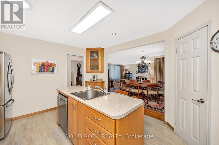 28964085/471-tillbury-avenue/laurentianview/ottawa/ontario/K2A0Y6_11