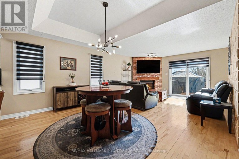 29541986/18-abbey-crescent/village-of-russell/russell/ontario/K4R0B5_7