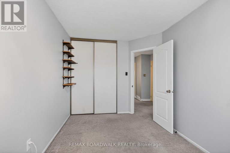 29631192/10-47-sunridge-lane/on-the-green/ottawa/ontario/K2J2N9_31