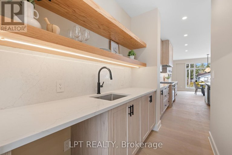 29686739/400-ashbee-court/manotick-village-manotick-estates/ottawa/ontario/K4M0A8_7
