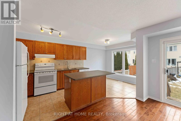 28840958/421-hillsboro-private/emerald-meadowstrailwest/ottawa/ontario/K2M3A7_4
