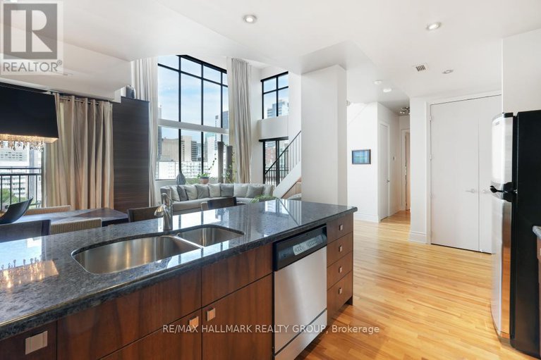 28811810/ph2-364-cooper-street/ottawa-centre/ottawa/ontario/K2P2P3_14
