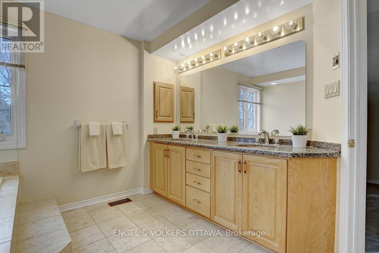 29460992/7-condie-street-w/centrepointe/ottawa/ontario/K2G5M3_29