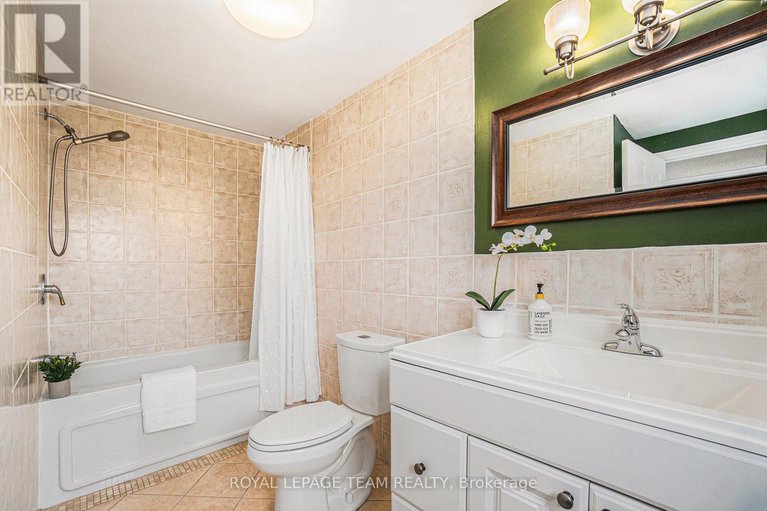 28648359/1352-maxime-street/pineview/ottawa/ontario/K1B3L1_19