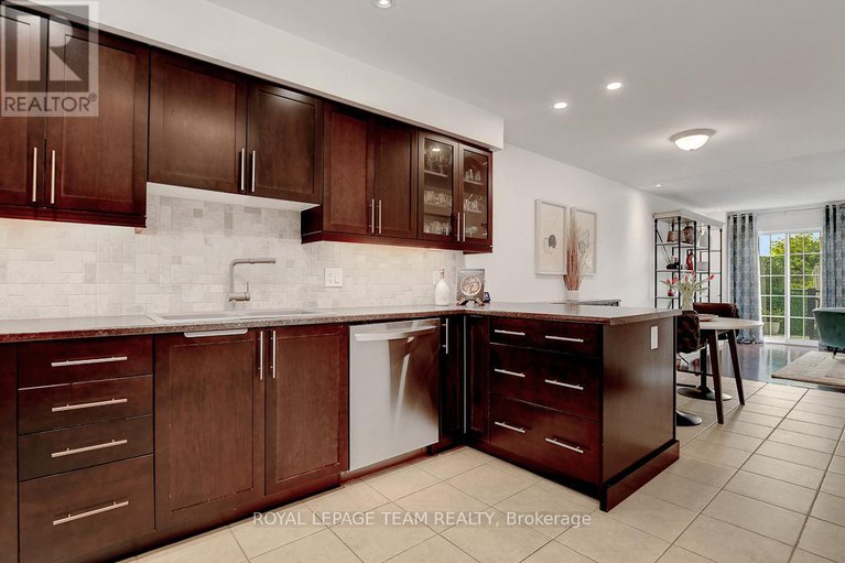 28289132/183-patriot-place/emerald-meadowstrailwest/ottawa/ontario/K2M0B9_15