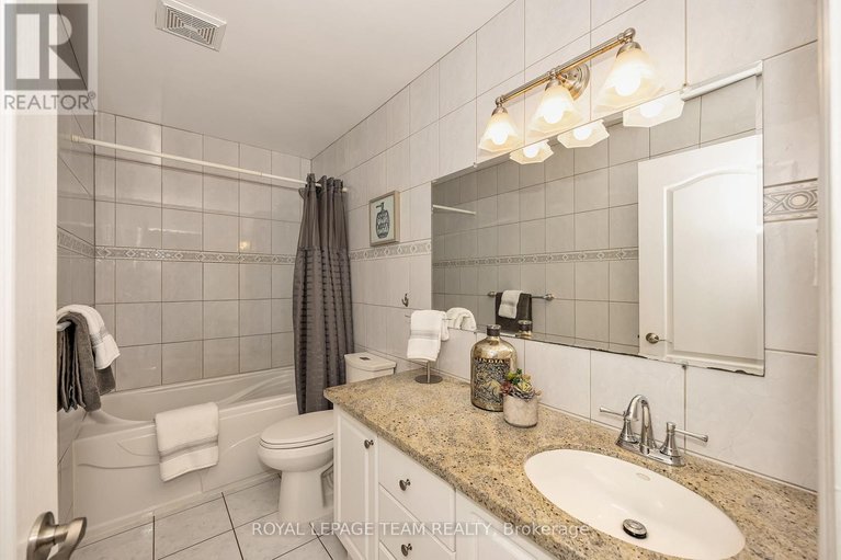 29675981/7067-donwel-drive/greely/ottawa/ontario/K4P1M7_30