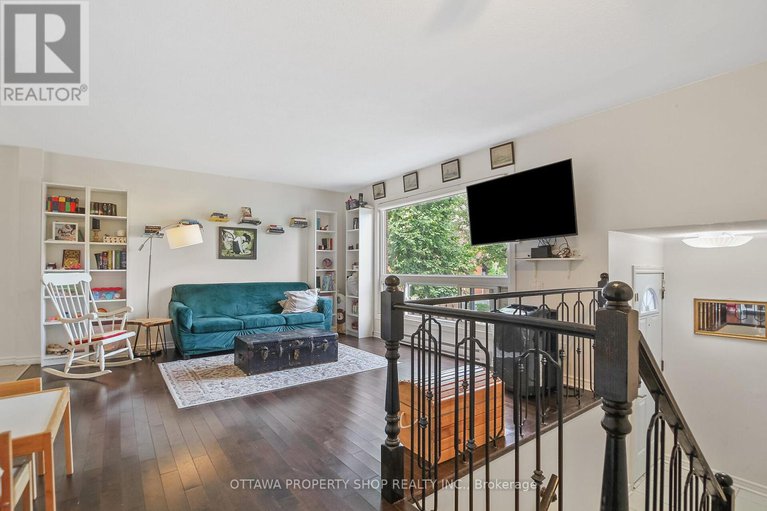 29430599/1f-banner-road/sheahan-estatestrend-village/ottawa/ontario/K2H8T3_11