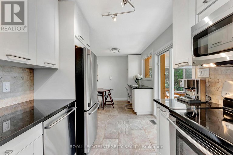 28621220/1150-albany-drive/bel-air-heights/ottawa/ontario/K2C2L3_14