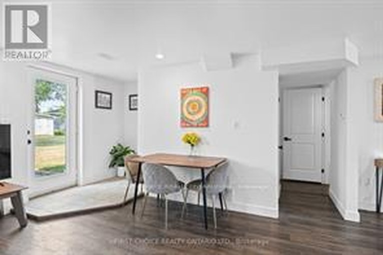 29626971/10-campbell-reid-court/rural-kanata-central/ottawa/ontario/K2K1X7_11