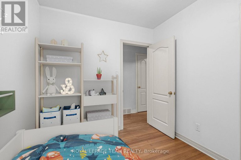 28660553/1952-fairbanks-avenue/alta-vistafaircrest-heights/ottawa/ontario/K1H5Y4_23