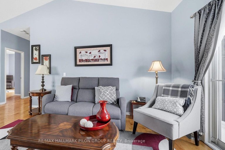 29367995/303-rustic-hills-crescent/springridgeeast-village/ottawa/ontario/K4A5A5_4