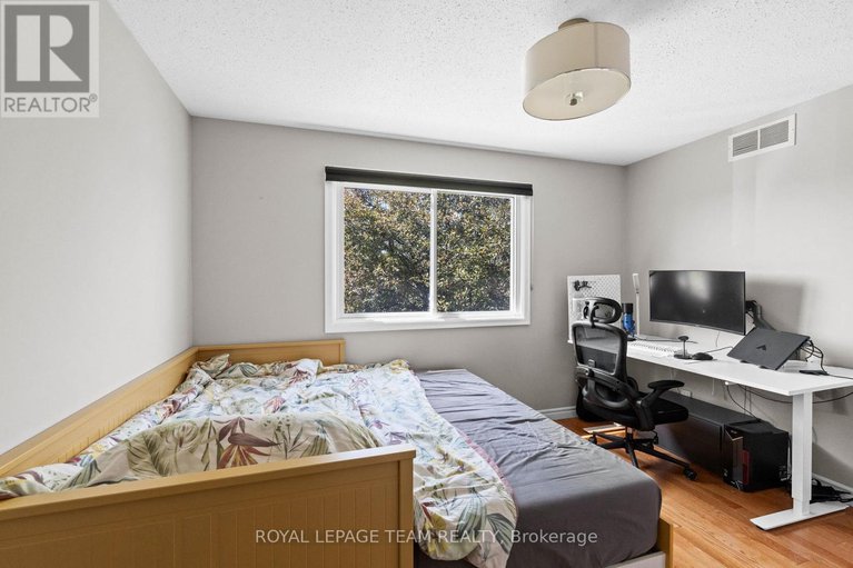 28879068/35-ivylea-street/craig-henrywoodvale/ottawa/ontario/K2G4X1_18
