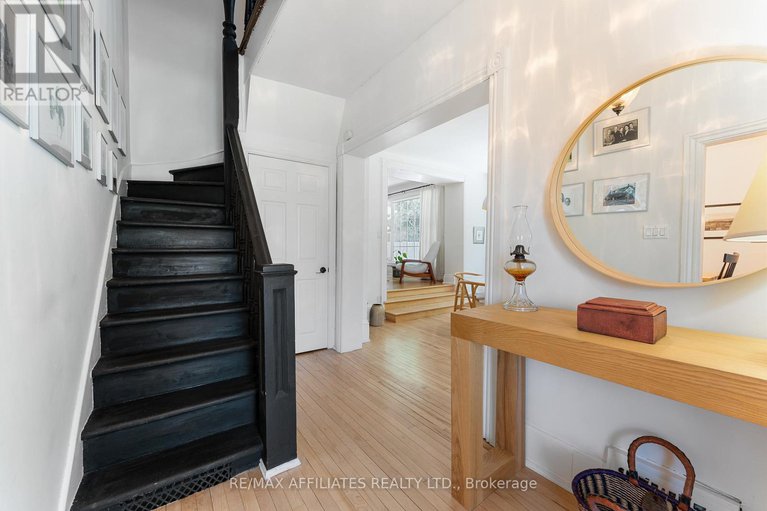 28529671/190-poole-street/mcnabbraeside-twps/mcnabbraeside/ontario/K7S1J2_6