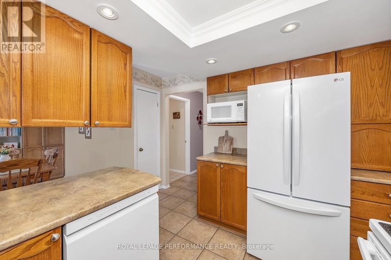 29340777/1764-tache-way/fallingbrookpineridge/ottawa/ontario/K4A2S6_12