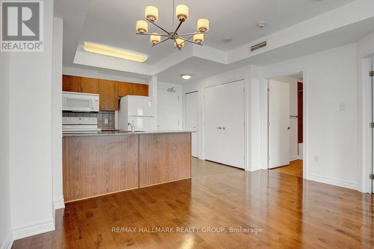 28694787/303-70-landry-street/vanier/ottawa/ontario/K1L0A8_8