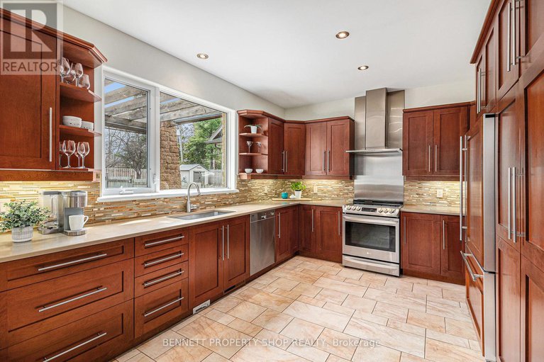 28239402/1934-lenester-avenue/mckellar-heightsglabar-park/ottawa/ontario/K2A1J9_8