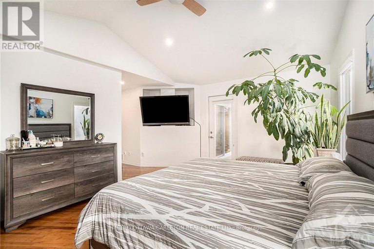 28929561/41-red-maple-crescent/blackburn-hamlet/ottawa/ontario/K1B4E2_17