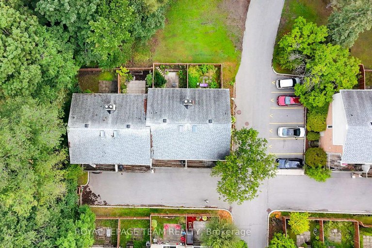 28718200/1120-chimney-hill-way/beacon-hill-south/ottawa/ontario/K1J8Z6_33