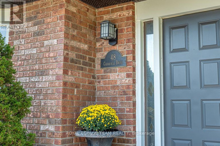 28700229/48-cedarhill-drive/cedar-hillorchard-estates/ottawa/ontario/K2R1C3_2