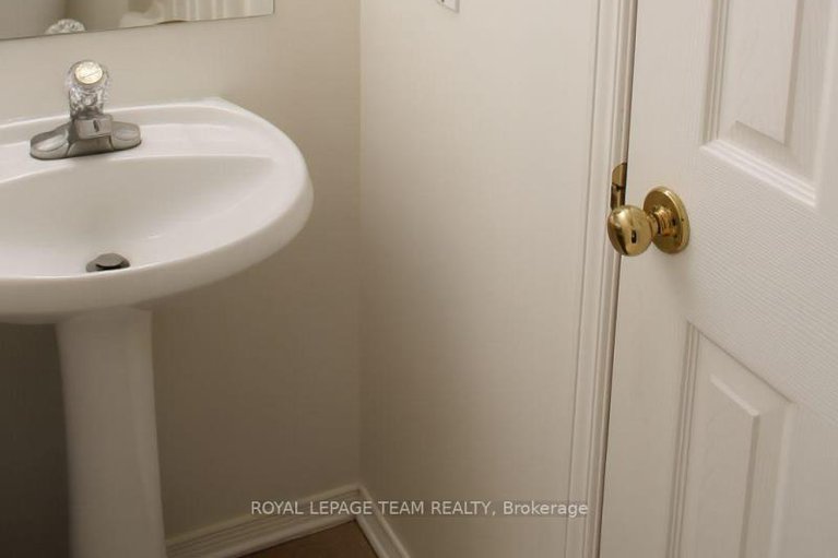 29399139/20-heartleaf-private/hunt-club-parkgreenboro/ottawa/ontario/K1T3Z9_11