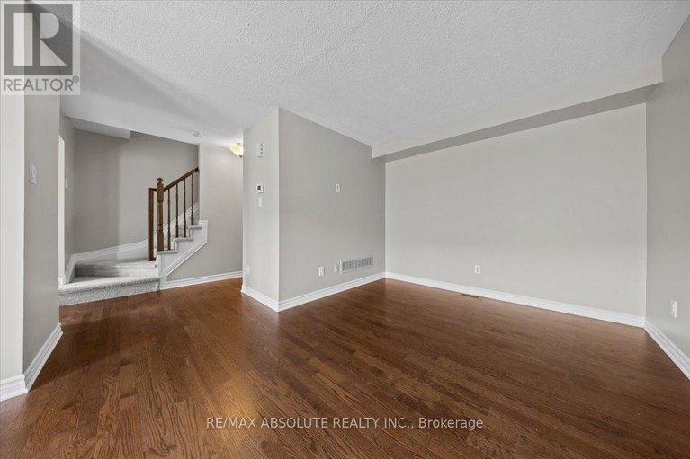 28750812/415-rosingdale-street/emerald-meadowstrailwest/ottawa/ontario/K2R1G9_14