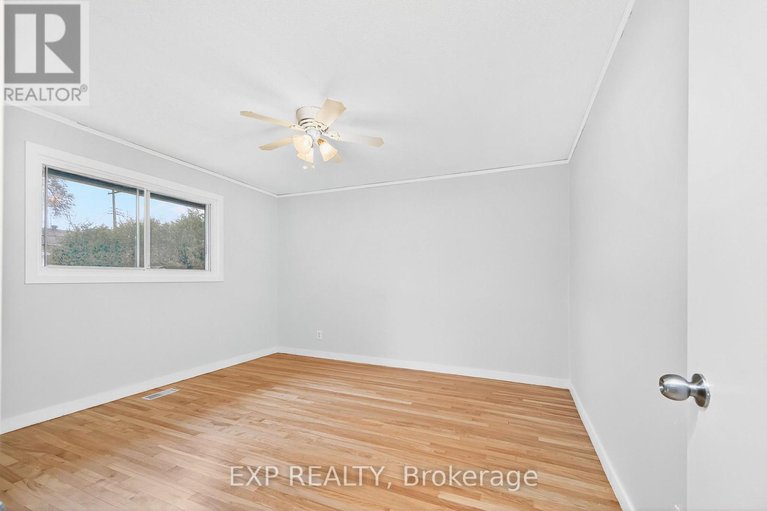 29121973/1103-frances-street/overbrookcastle-heights/ottawa/ontario/K1K3L6_17