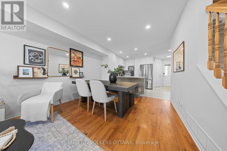 29670402/9-festive-private/central-park/ottawa/ontario/K2C4A1_12