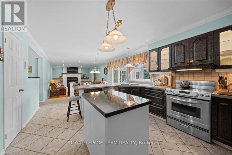 28487091/17-stonehedge-parkway/bayshore/ottawa/ontario/K2H8Z3_21