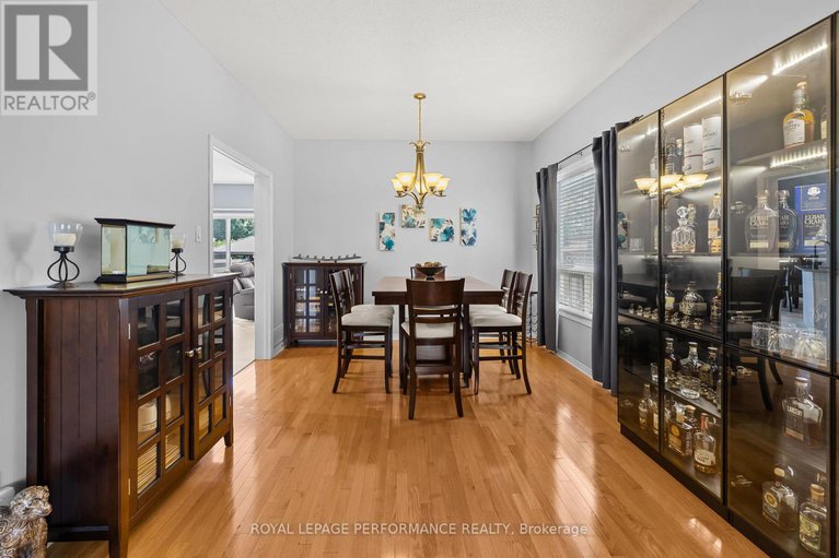 28630498/666-valin-street/fallingbrookgardenway-south/ottawa/ontario/K4A3X1_16