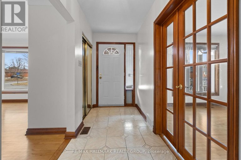 29615585/1310-ferguson-street/bel-air-heights/ottawa/ontario/K2C2K4_5