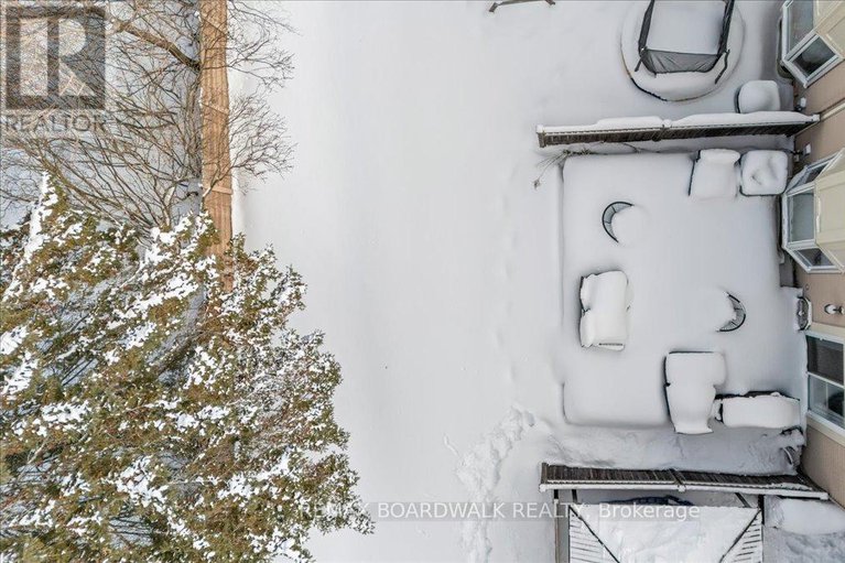 29318250/294-valade-crescent/fallingbrookpineridge/ottawa/ontario/K4A2X3_35