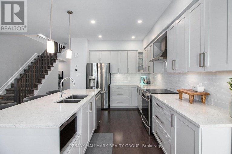28862057/754-cairn-crescent/mer-bleuebradley-estatesanderson-park/ottawa/ontario/K1W0P4_21