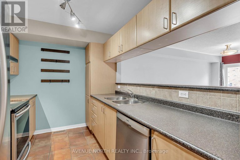 28397095/352-freedom-private/riverview-park/ottawa/ontario/K1G6W4_7