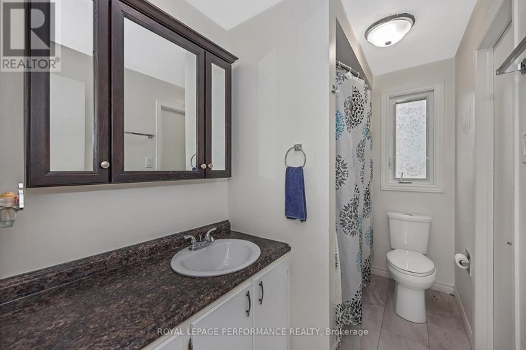 28901939/461-duvernay-drive/queenswood-heights-south/ottawa/ontario/K1E2N7_25