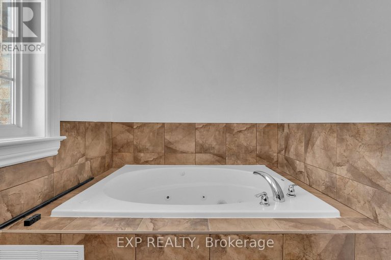 29295106/6793-breanna-cardill-street/greely/ottawa/ontario/K4P0C3_13