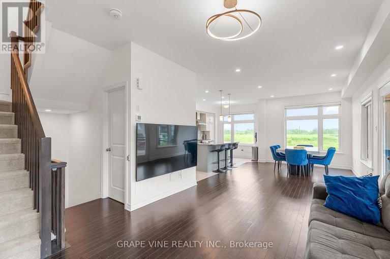 28472373/60-verglas-lane/mer-bleuebradley-estatesanderson-park/ottawa/ontario/K1W0R2_13