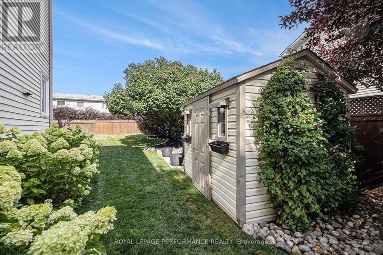 29629038/653-thicket-way/fallingbrookgardenway-south/ottawa/ontario/K4A3A7_40