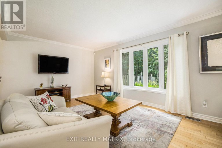28740334/30-glen-park-drive/blackburn-hamlet-south/ottawa/ontario/K1B3Z2_14
