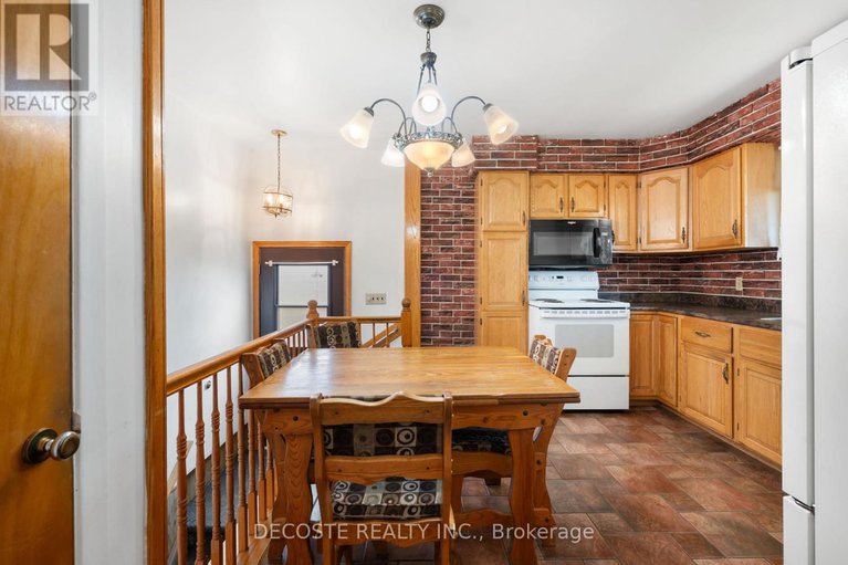 28641944/205-dominion-street-n/alexandria/north-glengarry/ontario/K0C1A0_9