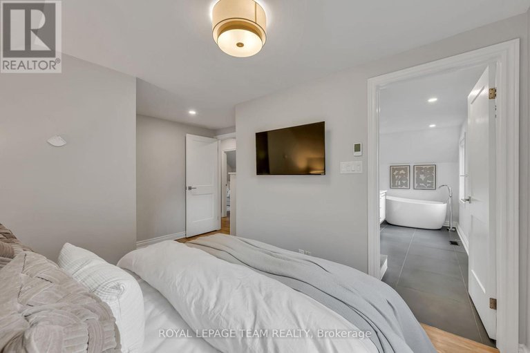 28806110/2233-beaver-avenue/alta-vista/ottawa/ontario/K1H7W3_35