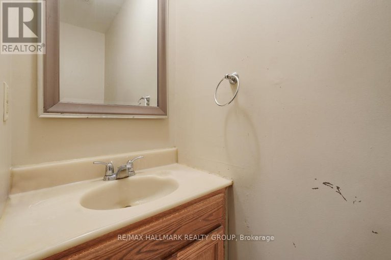 28388961/24-erin-crescent/hunt-club/ottawa/ontario/K1V9Z2_17