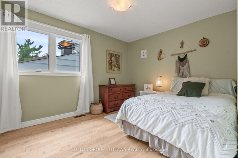 28824766/9-sundance-court/sheahan-estatestrend-village/ottawa/ontario/K2H8T4_31