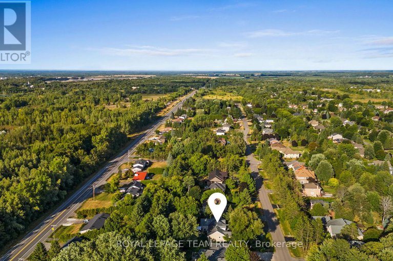 28816789/6825-sunset-boulevard/greely/ottawa/ontario/K4P1M6_47