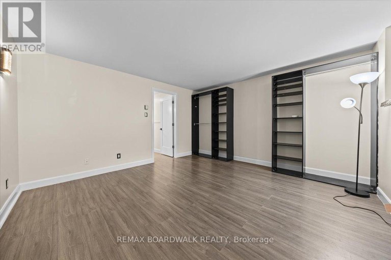 29208561/a-6643-bilberry-drive/convent-glen-north/ottawa/ontario/K1C4N5_17