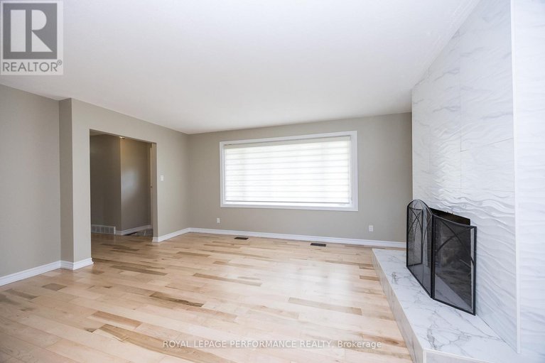 28604783/1398-jamison-avenue-s/bilberry-creekqueenswood-heights/ottawa/ontario/K1E1J5_11