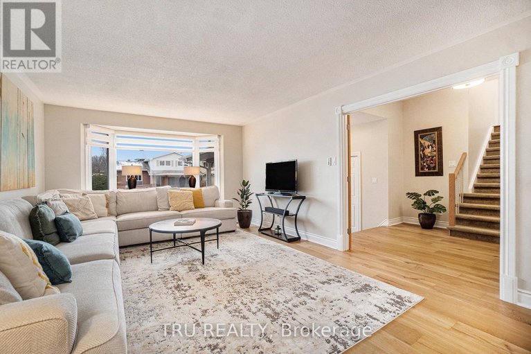 29348348/1719-meadowview-crescent-n/convent-glen-south/ottawa/ontario/K1C1T9_5