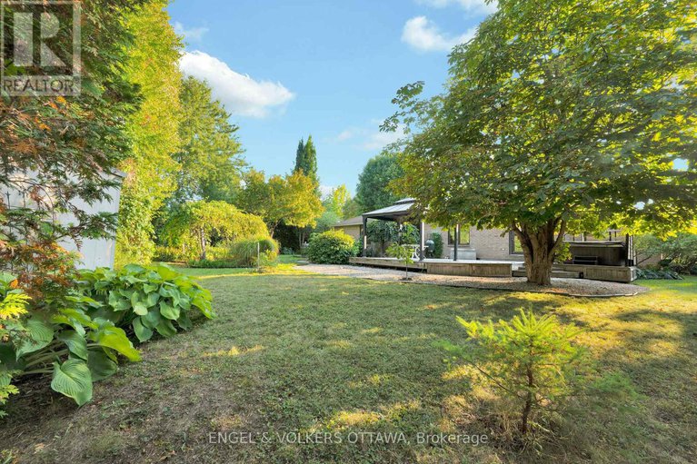 28887714/5233-mclean-crescent/manotick-long-island-nicholls-island/ottawa/ontario/K4M1G1_37