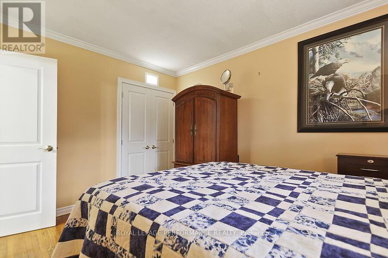 28628194/141-abbotsford-road/glencairnhazeldean/ottawa/ontario/K2L1C6_18